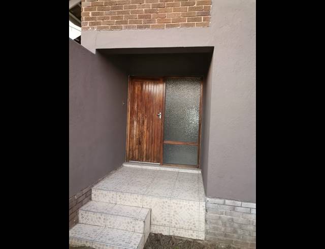 3 BEDROOM FREESTANDING FOR SALE IN SIGNAL HILL